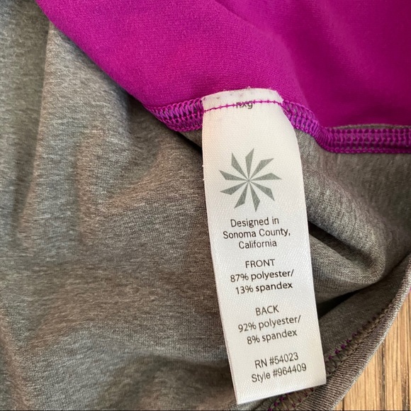 EUC Athleta Colorblock Chi Tank dark razzle - Picture 10 of 11